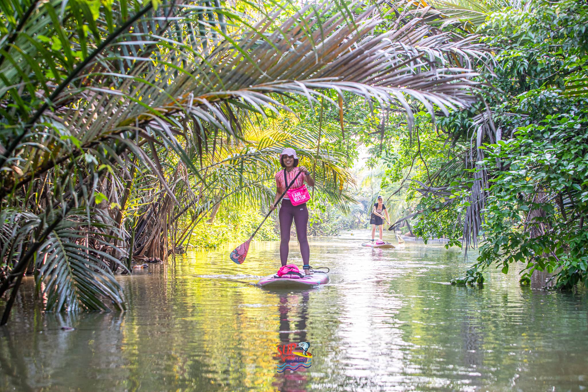 พาย SUP ผ่านตลาดน้ำและคลองที่แม่กลอง สมุทรสงคราม — SUP Maeklong paddle board floating market tour near Bangkok, Thailand